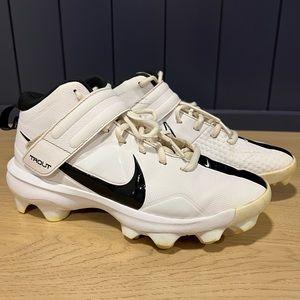 Boys Nike Cleats size 5Y